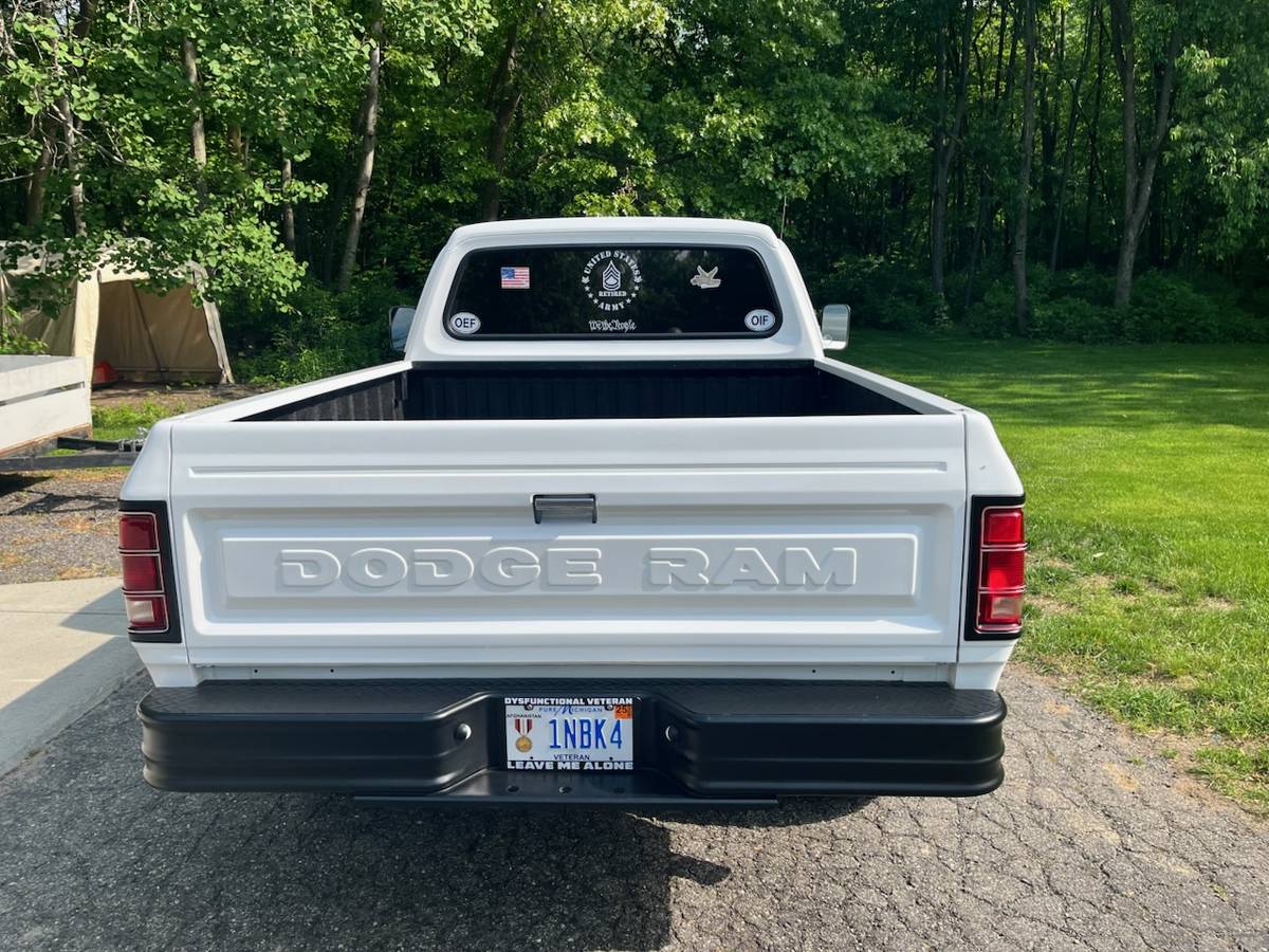 Dodge-W150-1986-white-5