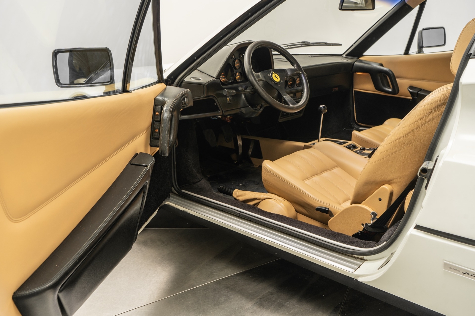 Ferrari-328-1988-2D-Coupe-21