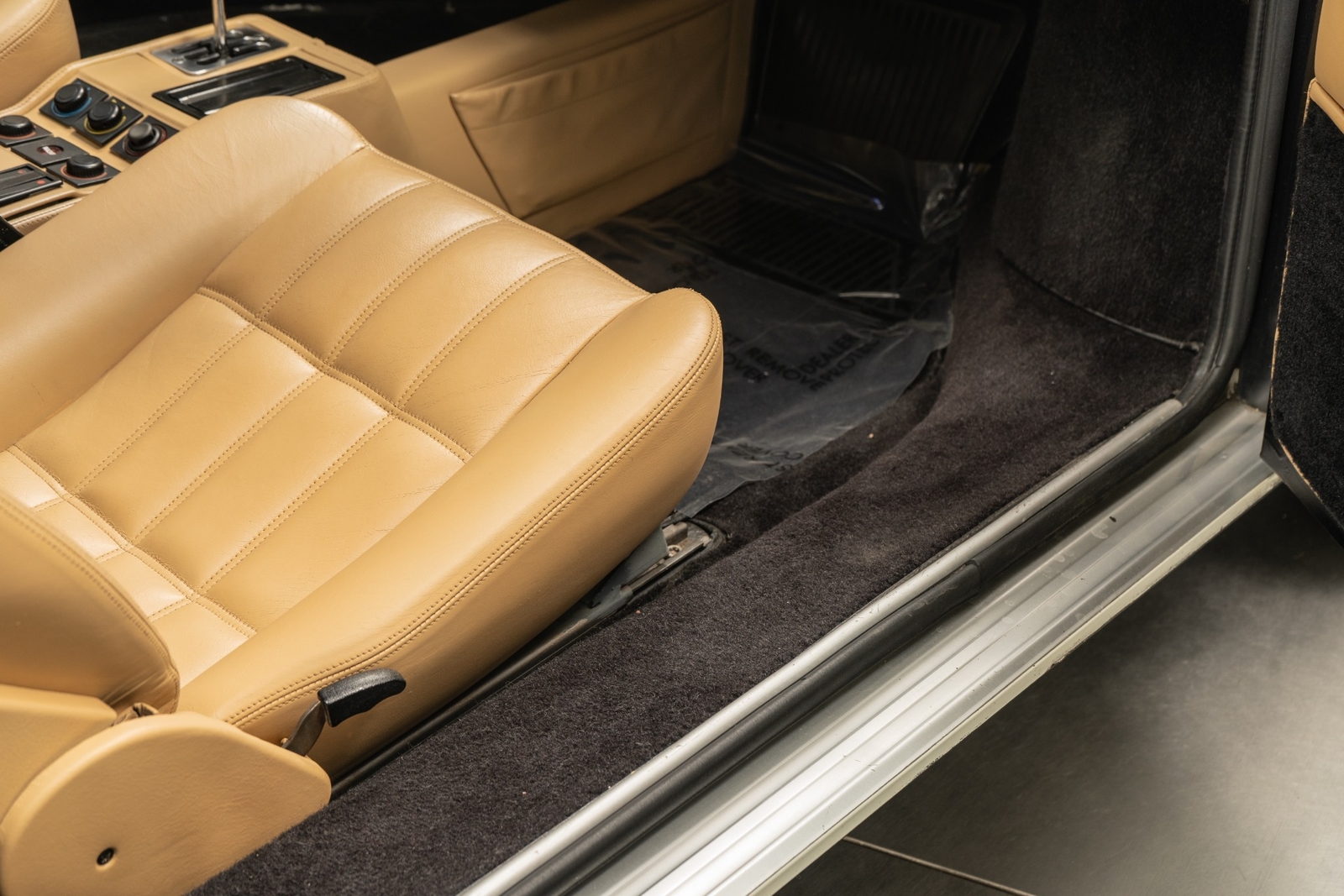 Ferrari-328-1988-2D-Coupe-27