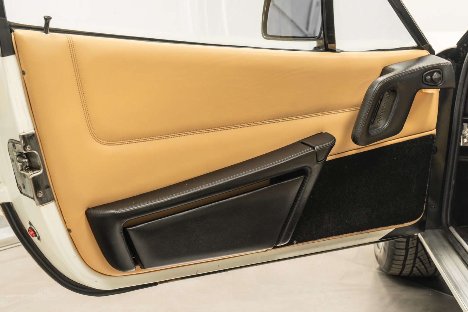 Ferrari-328-1988-2D-Coupe-28