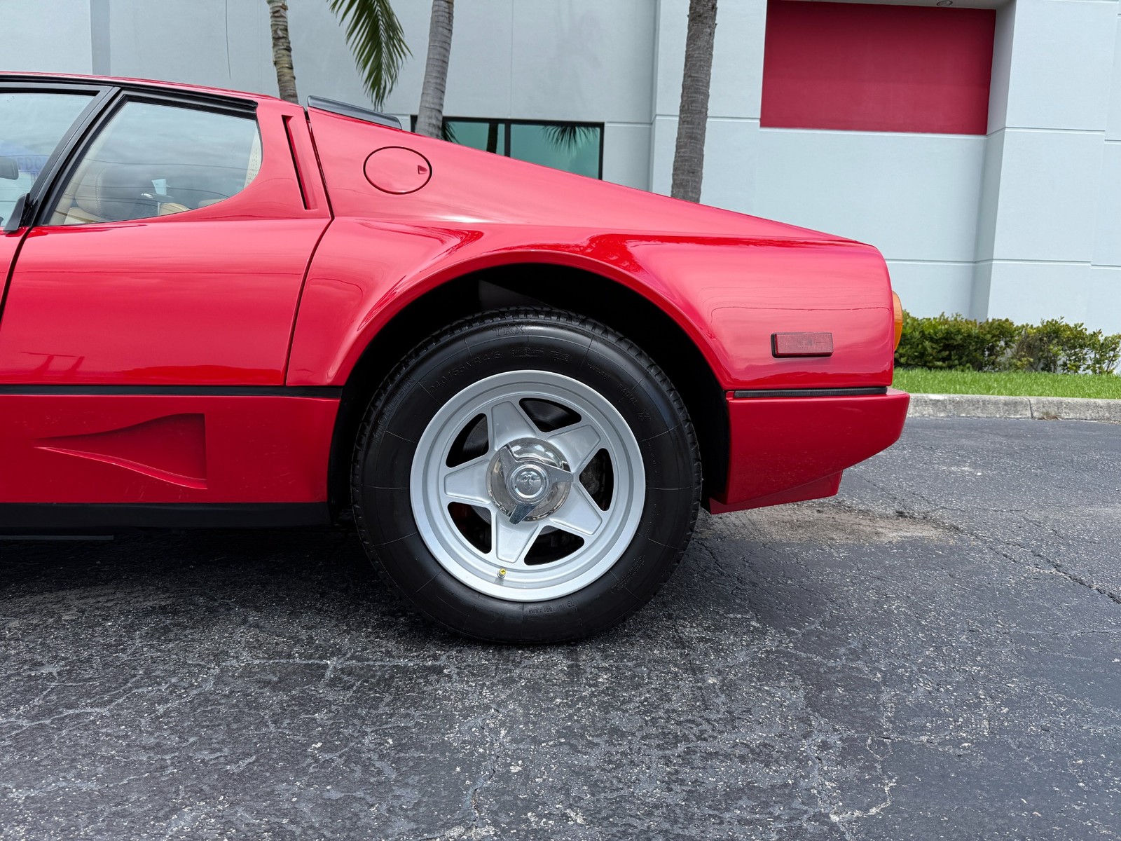Ferrari-512-BBi-1984-Coupe-24