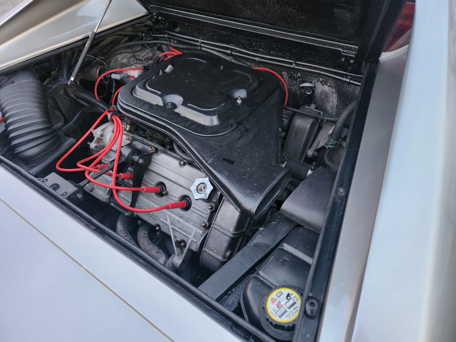 Ferrari-Dino-308-GT4-1975-Coupe-12
