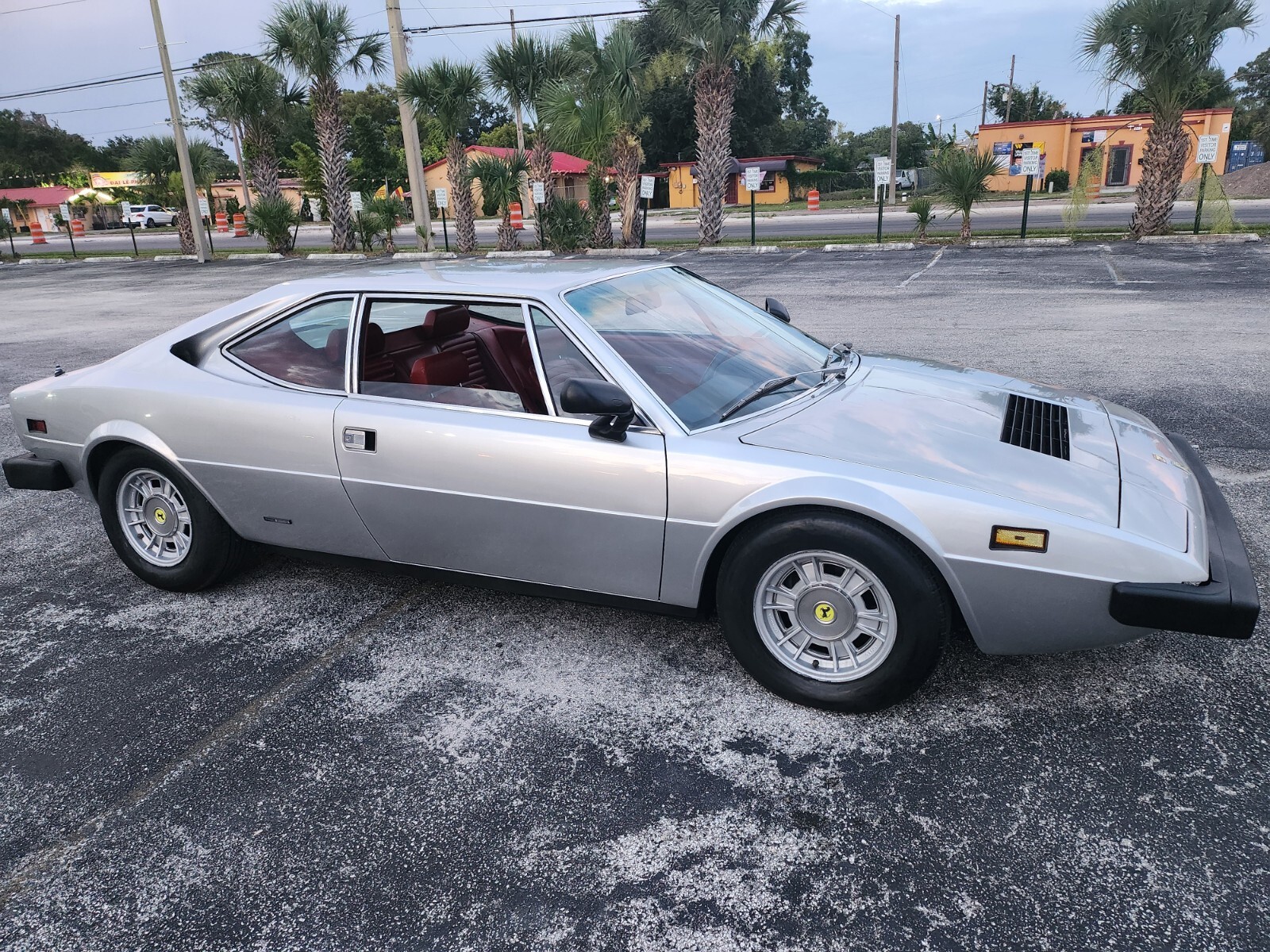Ferrari-Dino-308-GT4-1975-Coupe-2