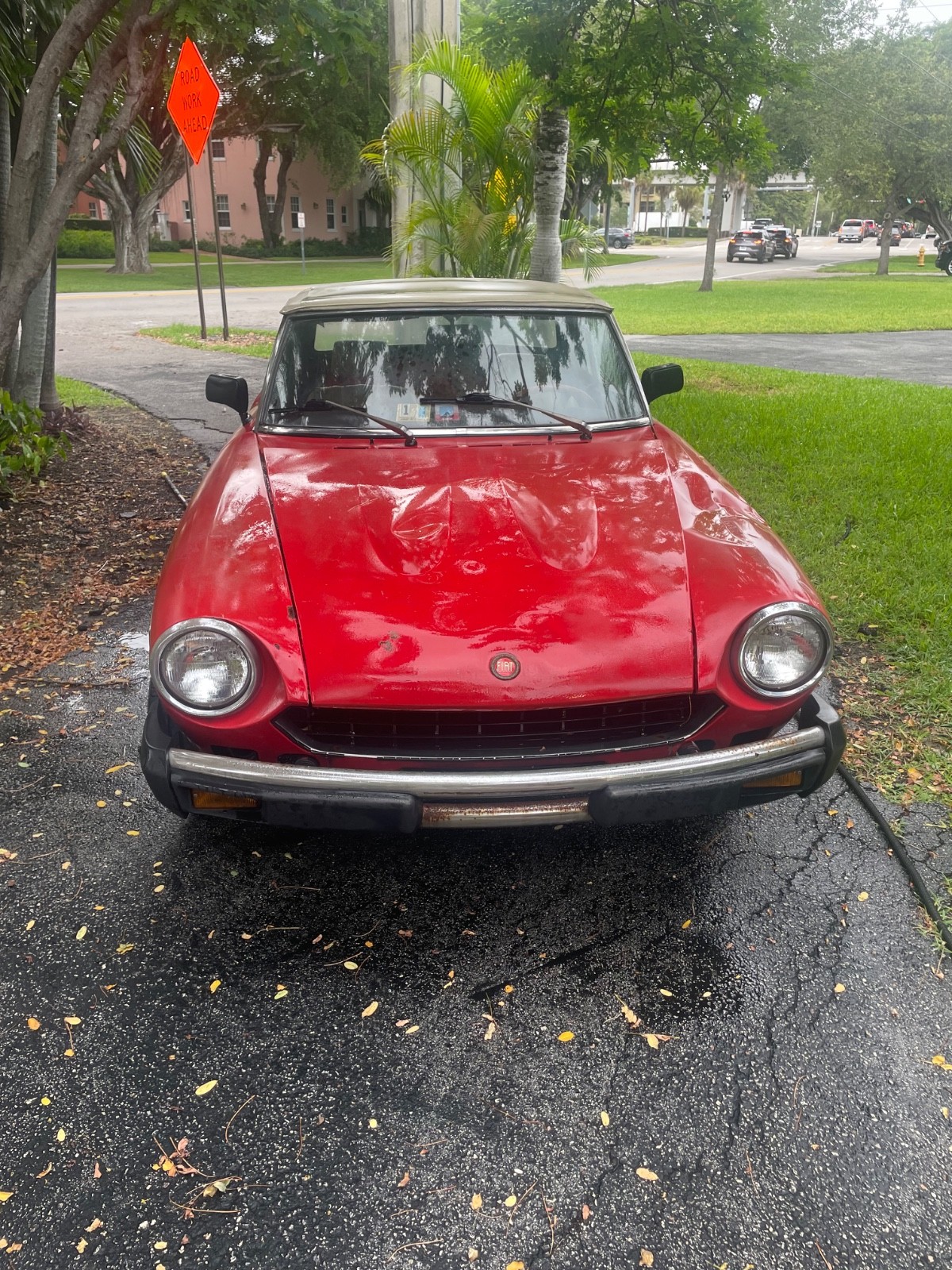 Fiat-124-Spider-1978-Convertible-10