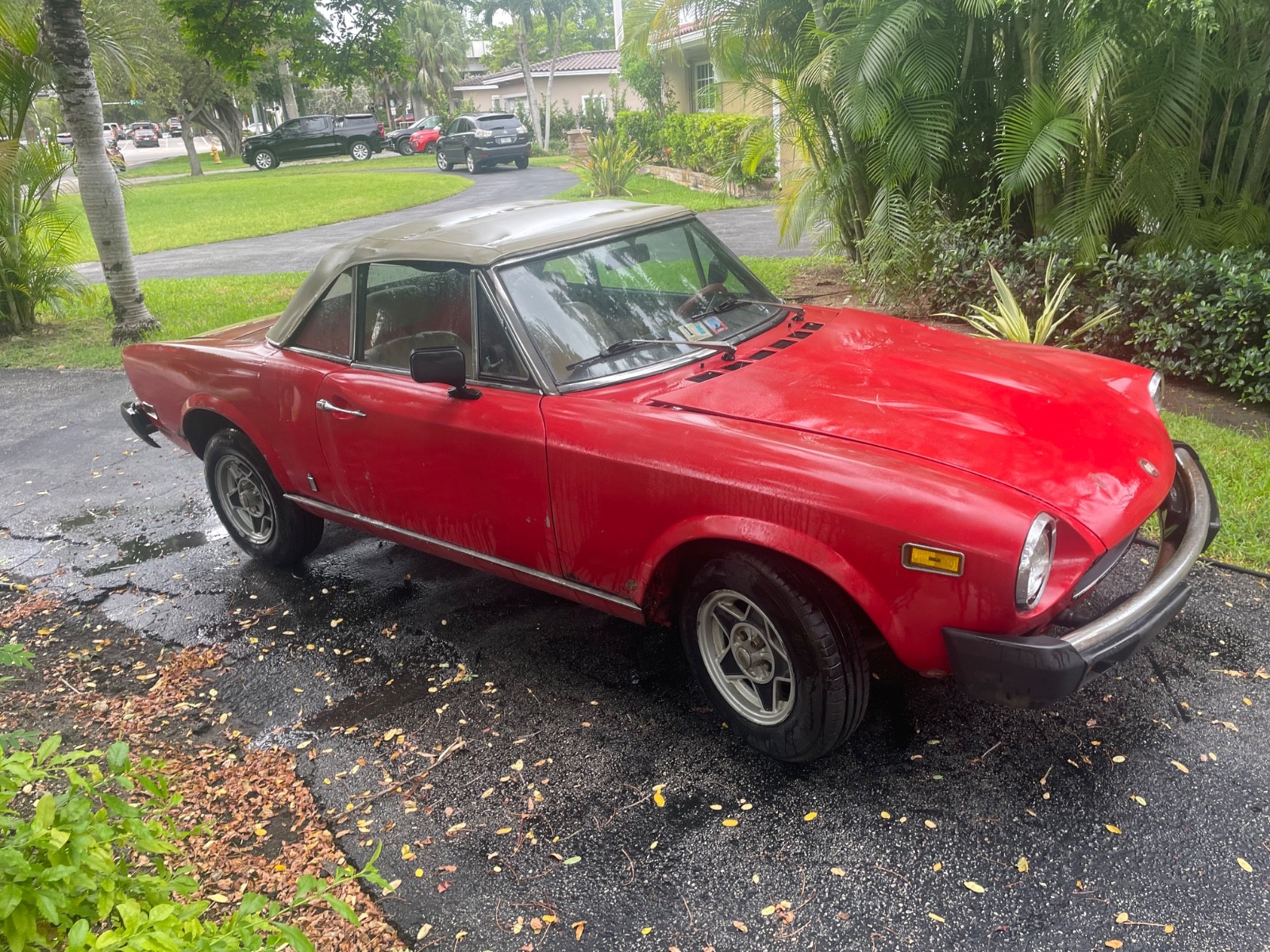 Fiat-124-Spider-1978-Convertible-11