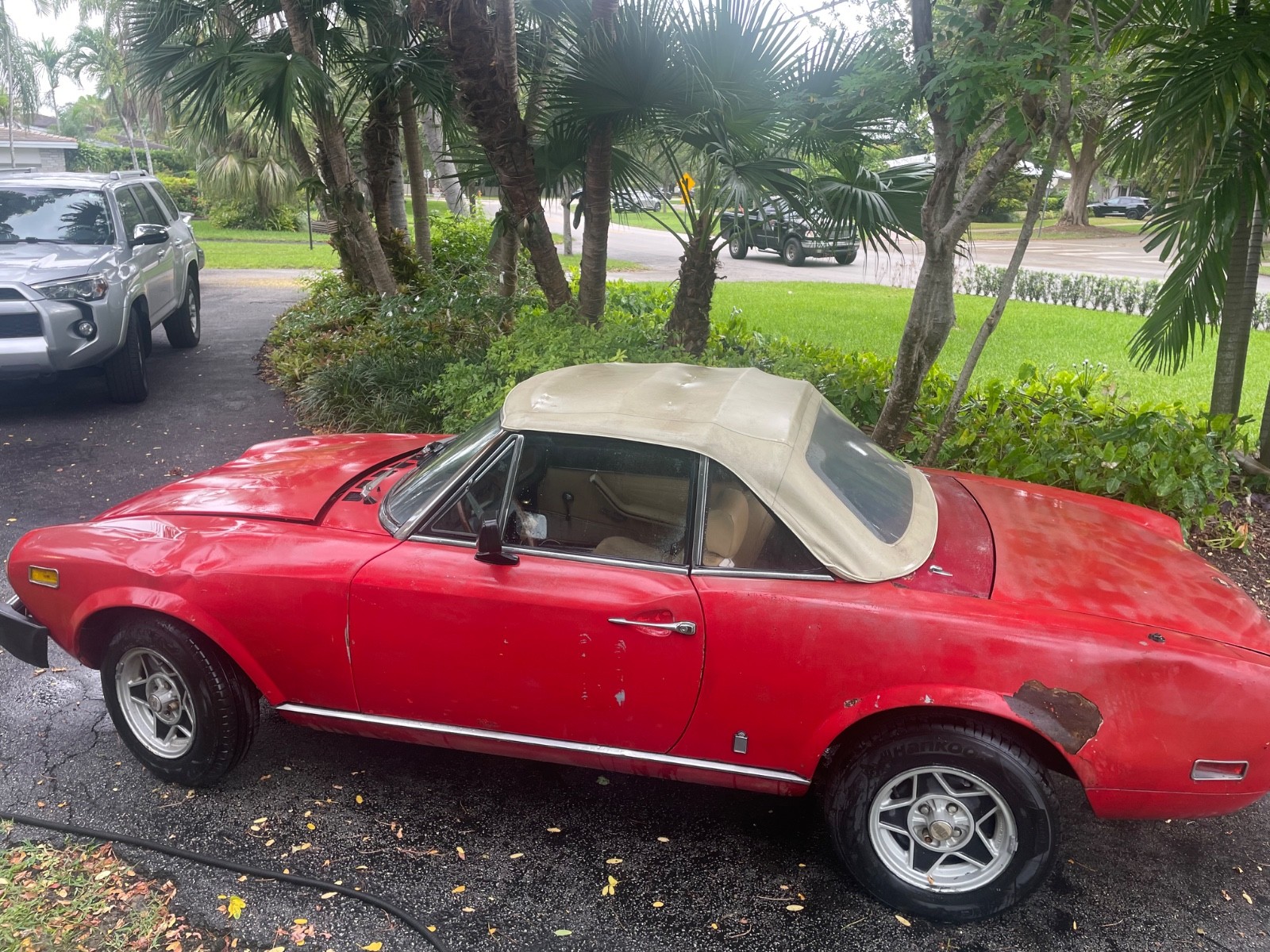 Fiat-124-Spider-1978-Convertible-12