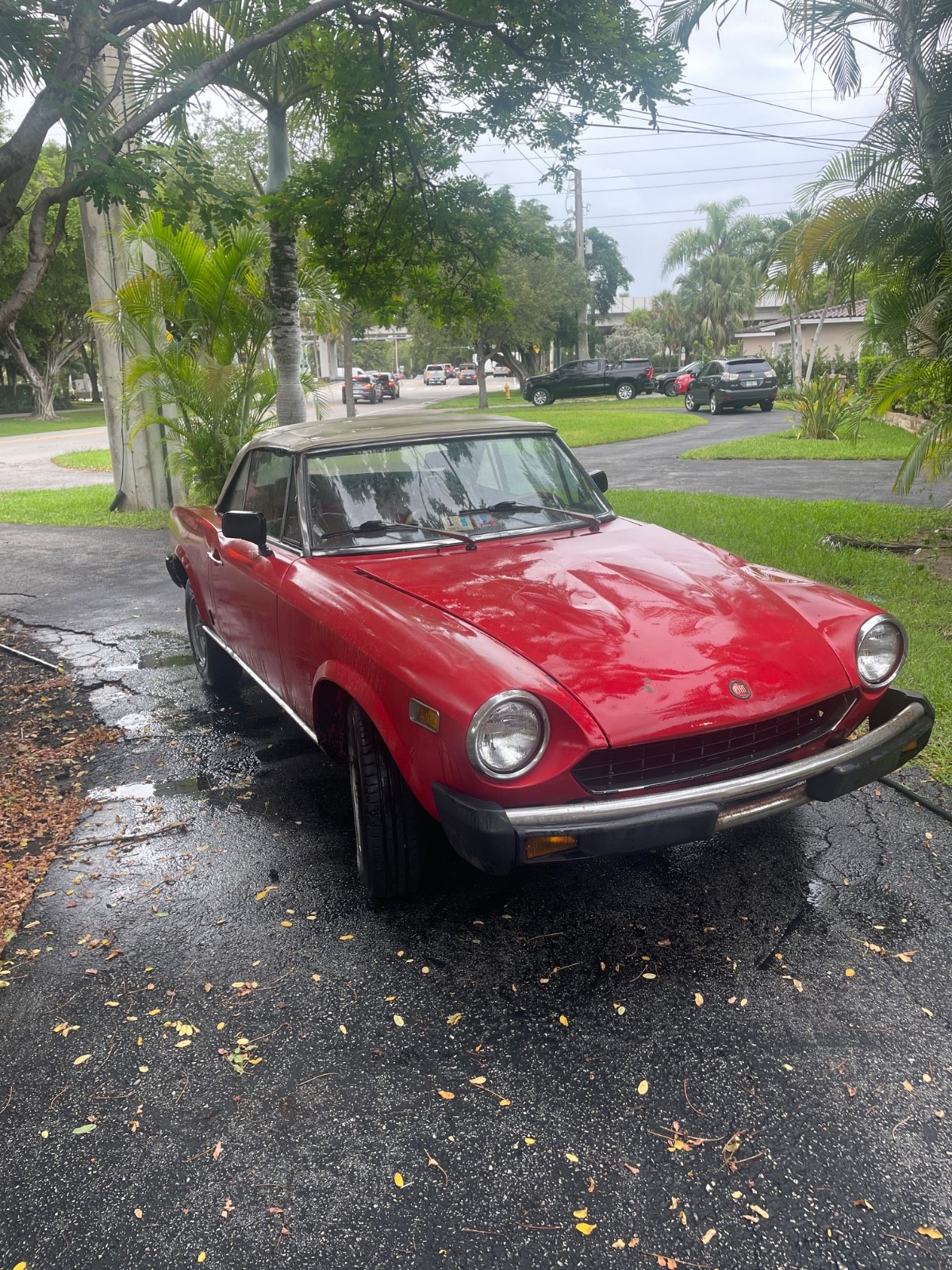 Fiat-124-Spider-1978-Convertible-14