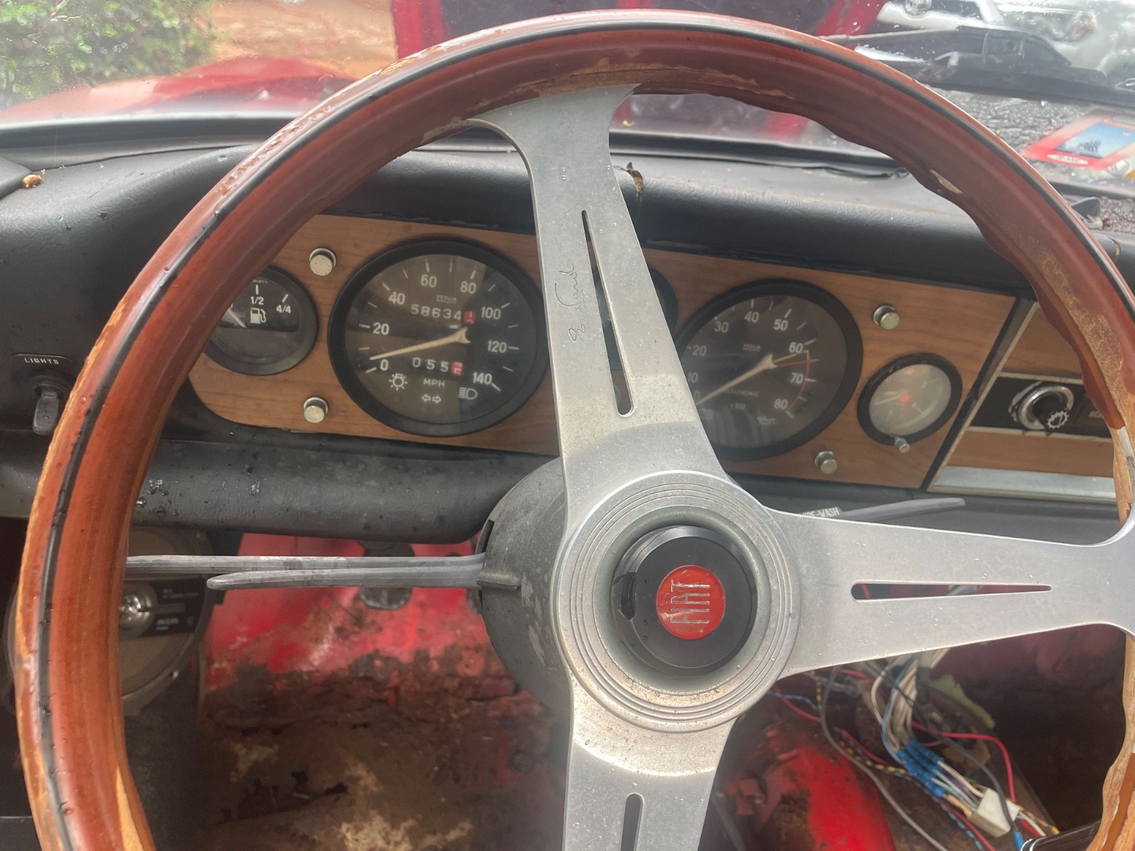 Fiat-124-Spider-1978-Convertible-4