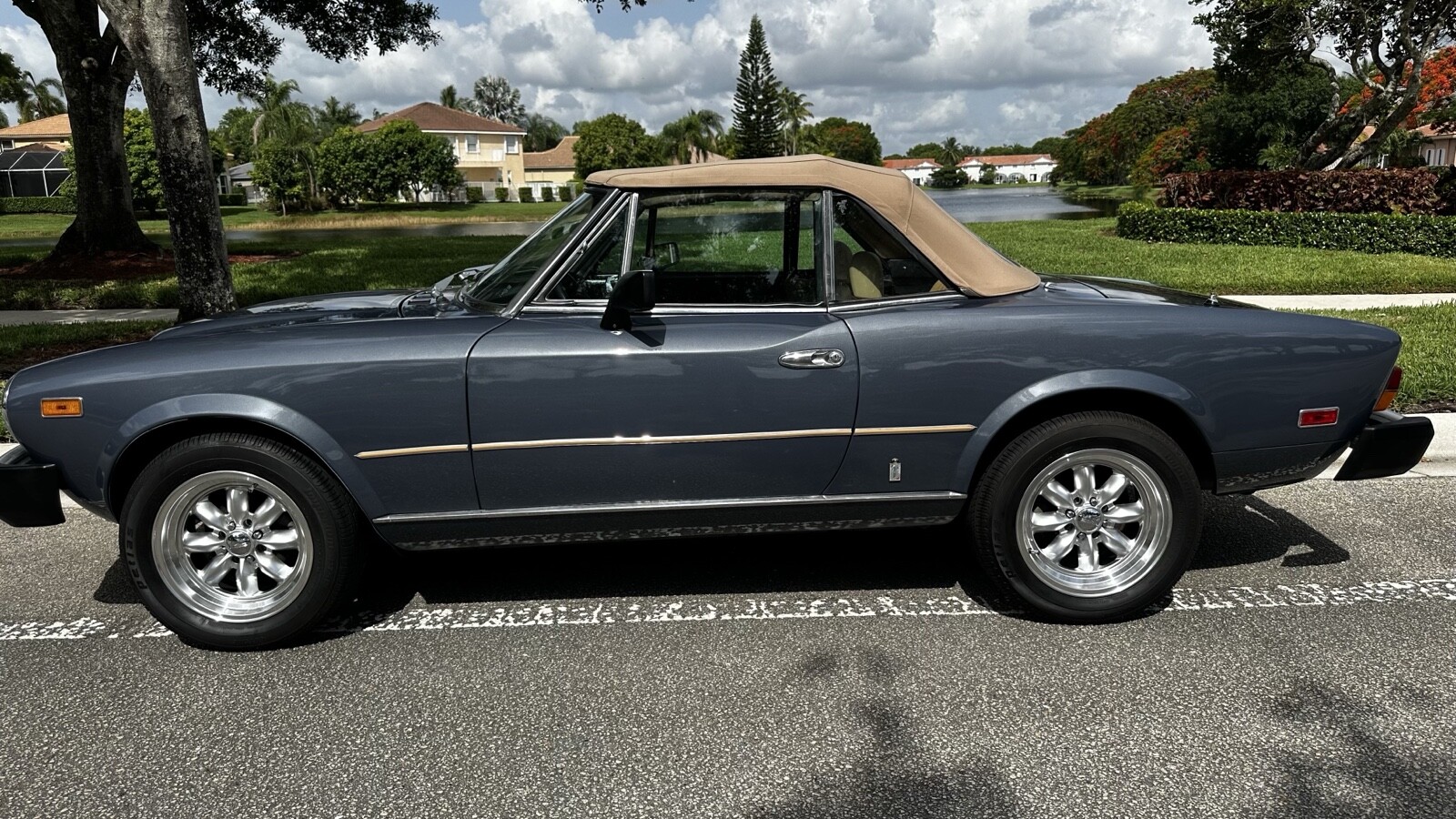 Fiat-124-Spider-1980-13