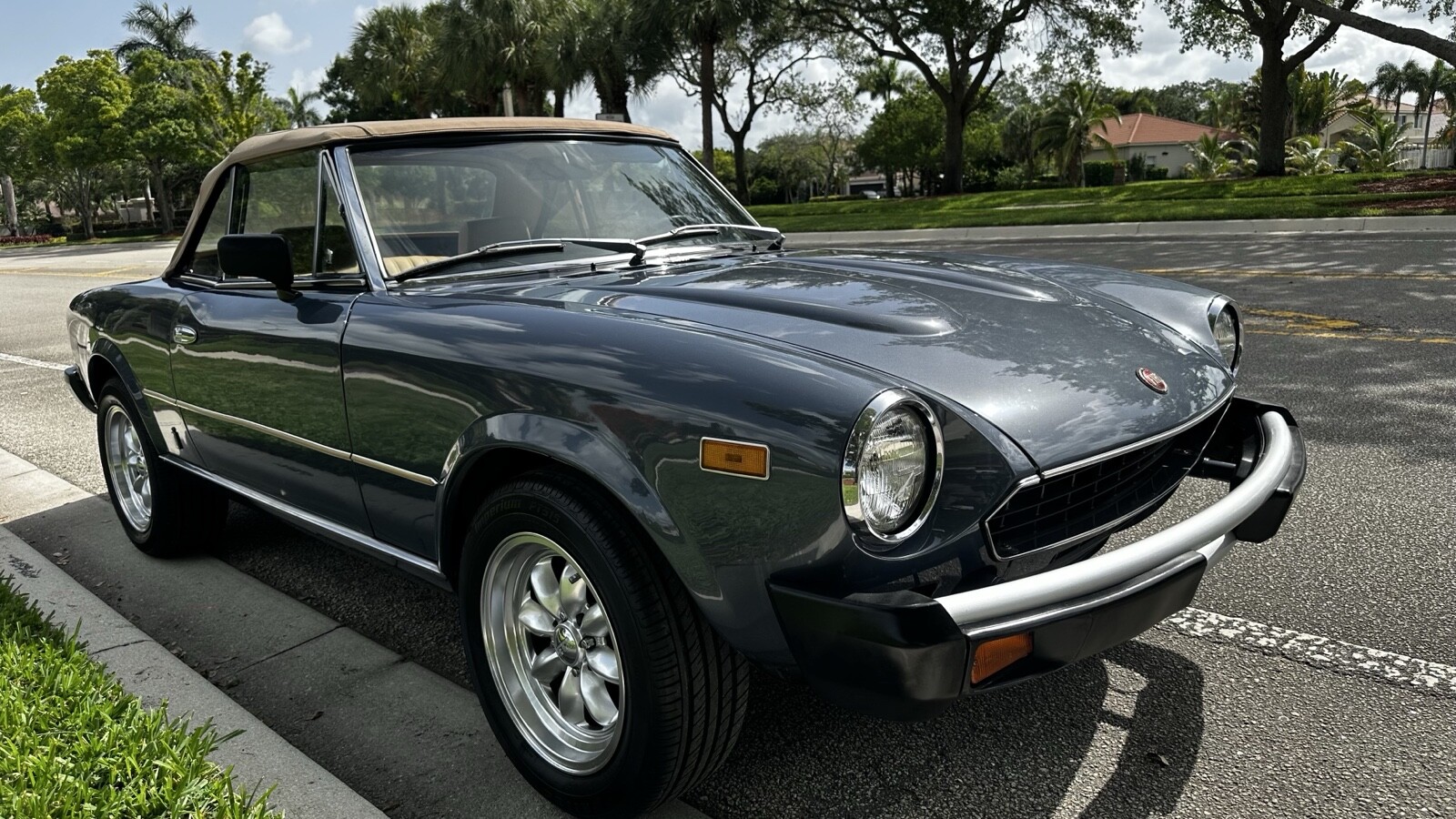 Fiat-124-Spider-1980-18