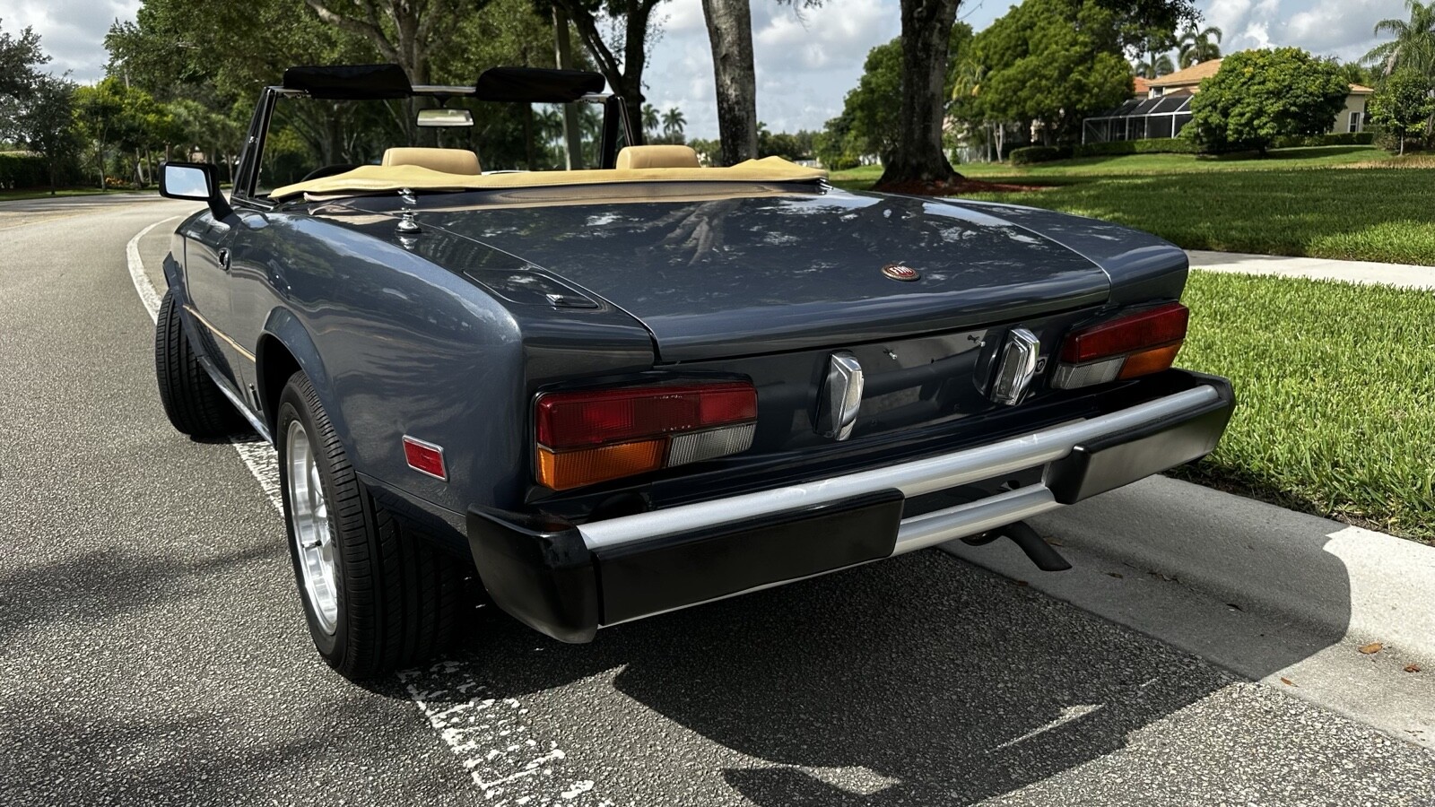 Fiat-124-Spider-1980-2