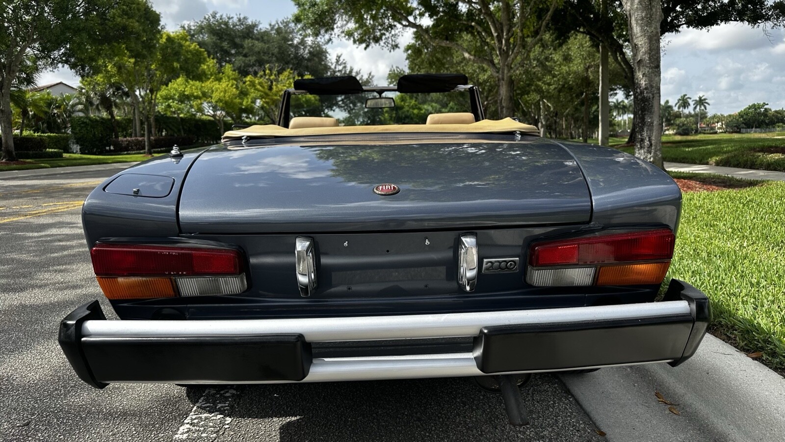 Fiat-124-Spider-1980-3