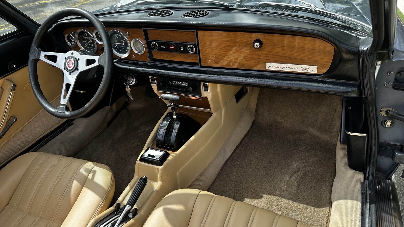 Fiat-124-Spider-1980-30