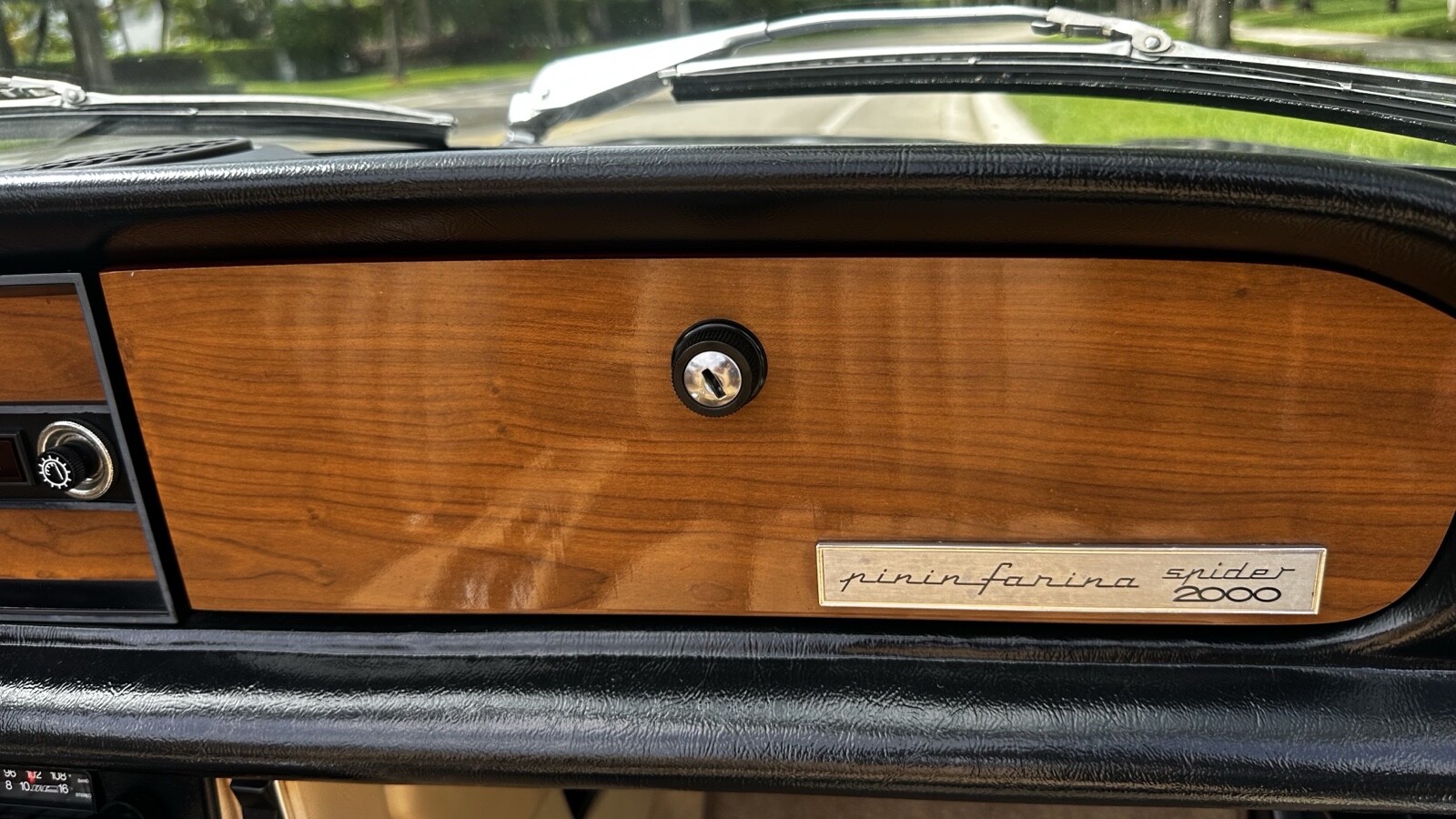 Fiat-124-Spider-1980-31