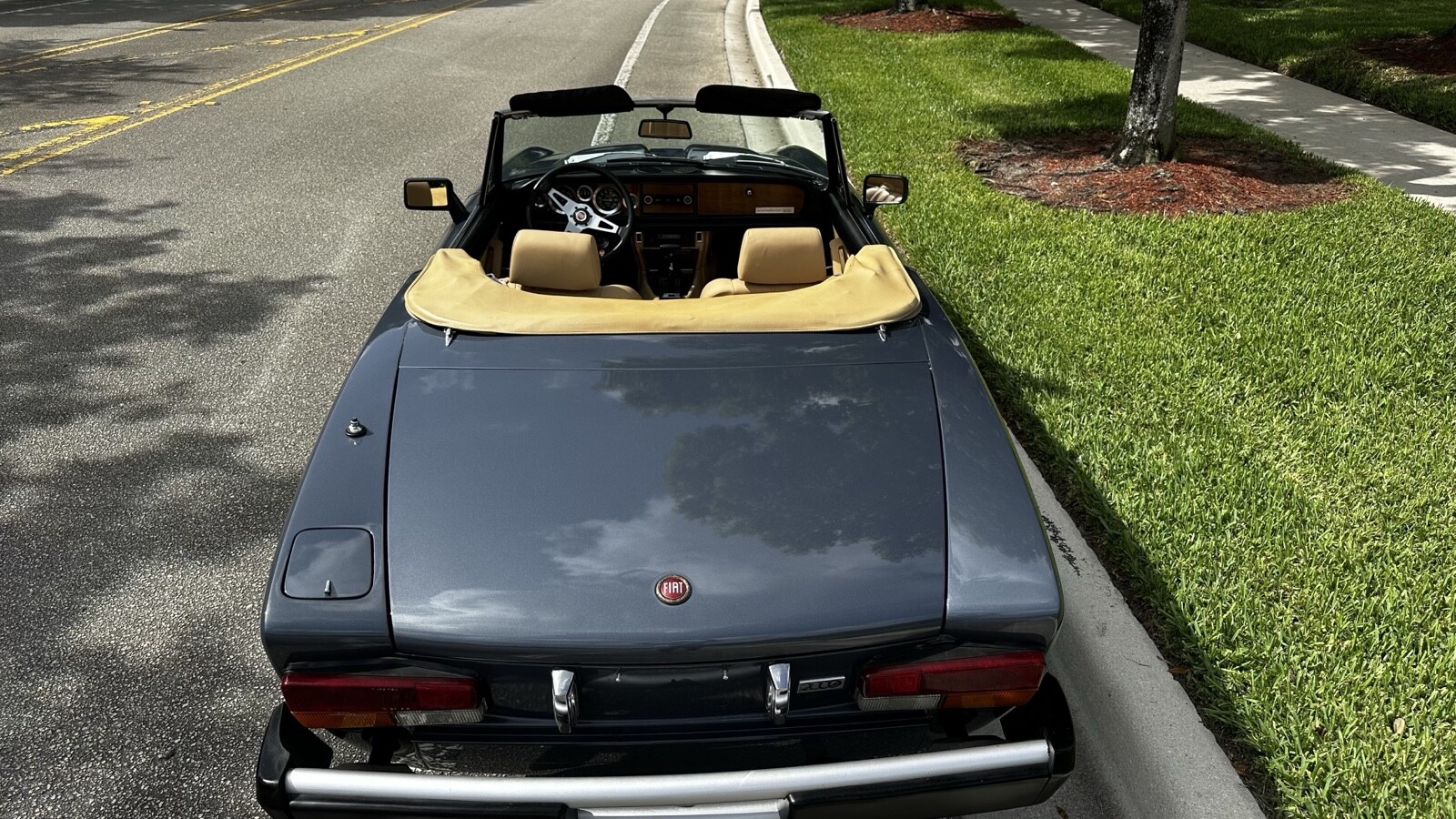 Fiat-124-Spider-1980-4