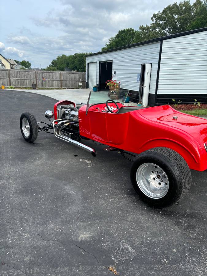 Ford   1927 red