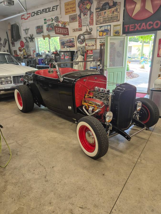 Ford   1932 black