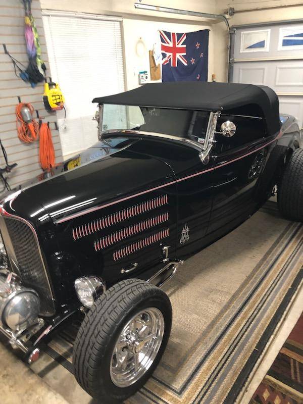 Ford   1932 black