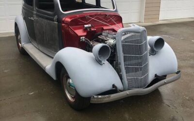 Ford   1935 red