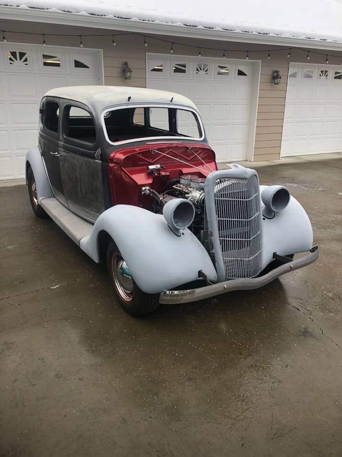 Ford   1935 red