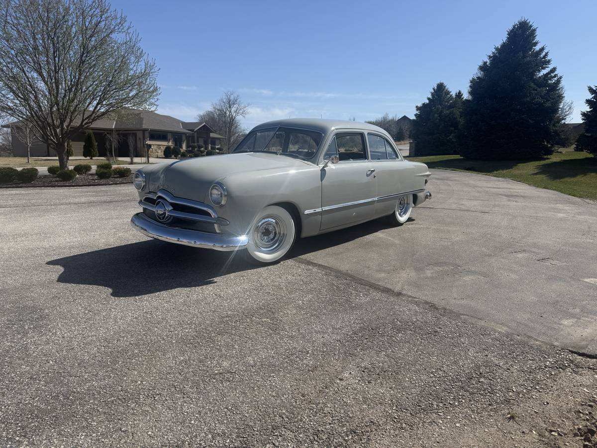 Ford   1949 grey