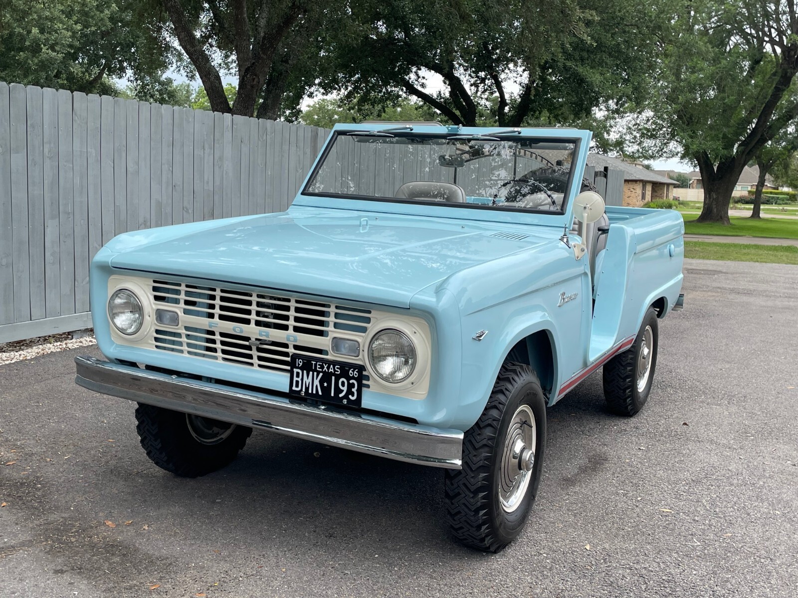 Ford-Bronco-1966-1