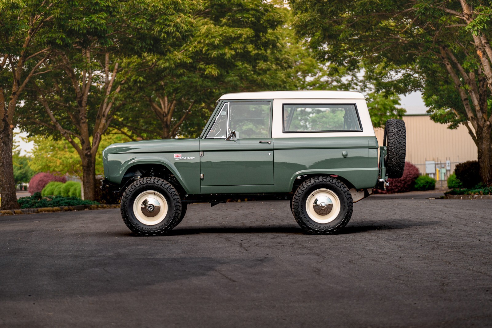 Ford-Bronco-1966-1
