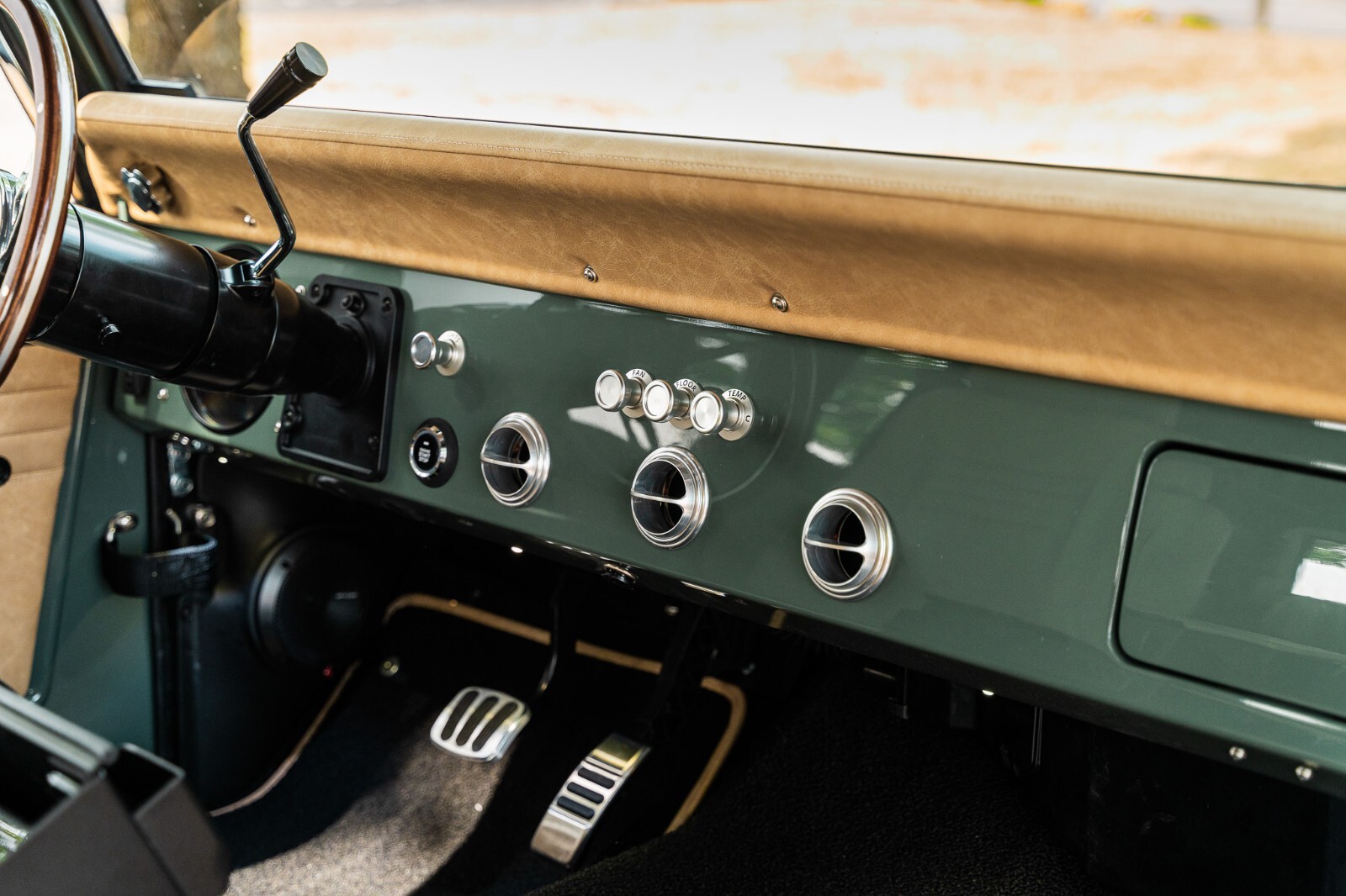 Ford-Bronco-1966-19