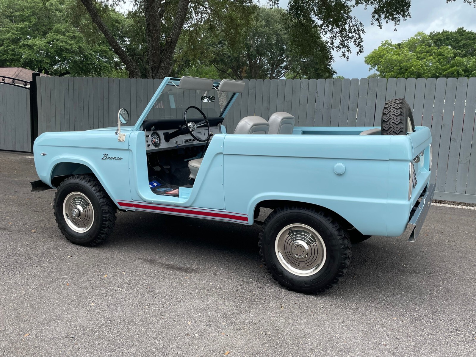 Ford-Bronco-1966-3