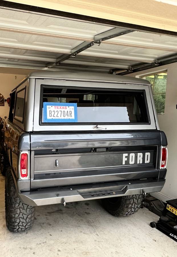 Ford-Bronco-1966-grey-2