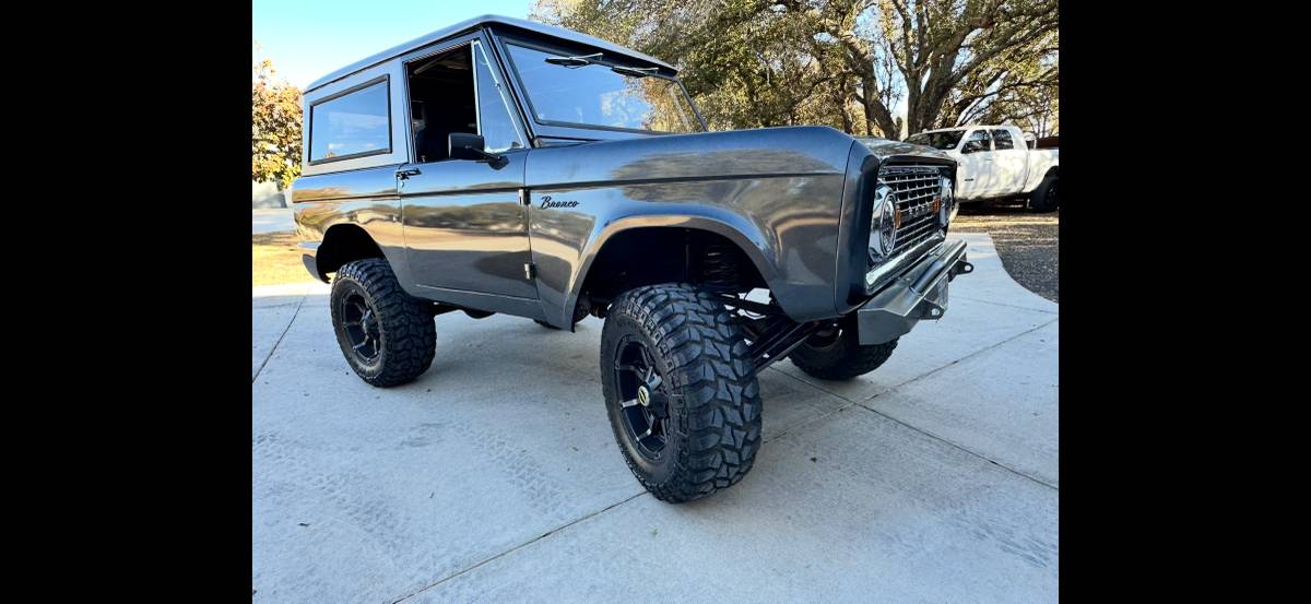 Ford-Bronco-1966-grey-9