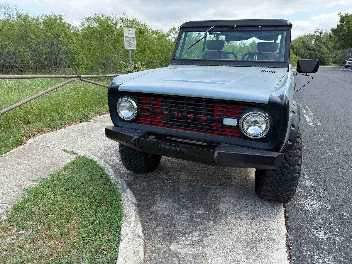 Ford-Bronco-1967-custom-1