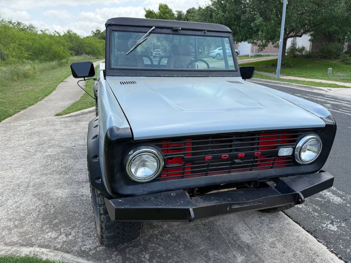 Ford-Bronco-1967-custom-2