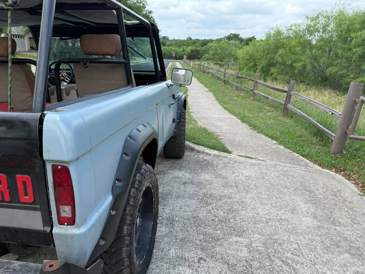 Ford-Bronco-1967-custom-3