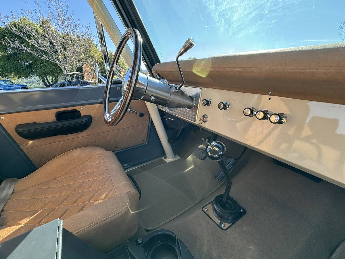 Ford-Bronco-1969-blue-12