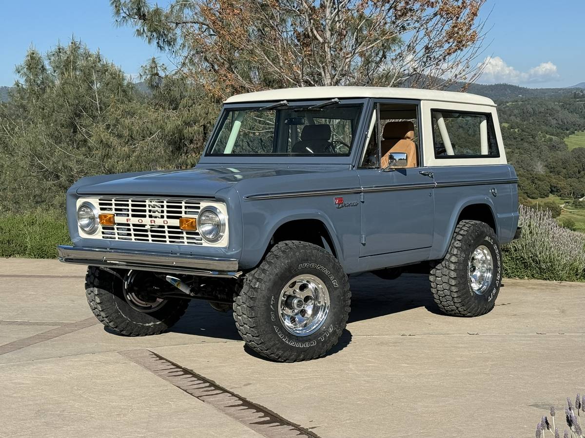 Ford-Bronco-1969-blue-23