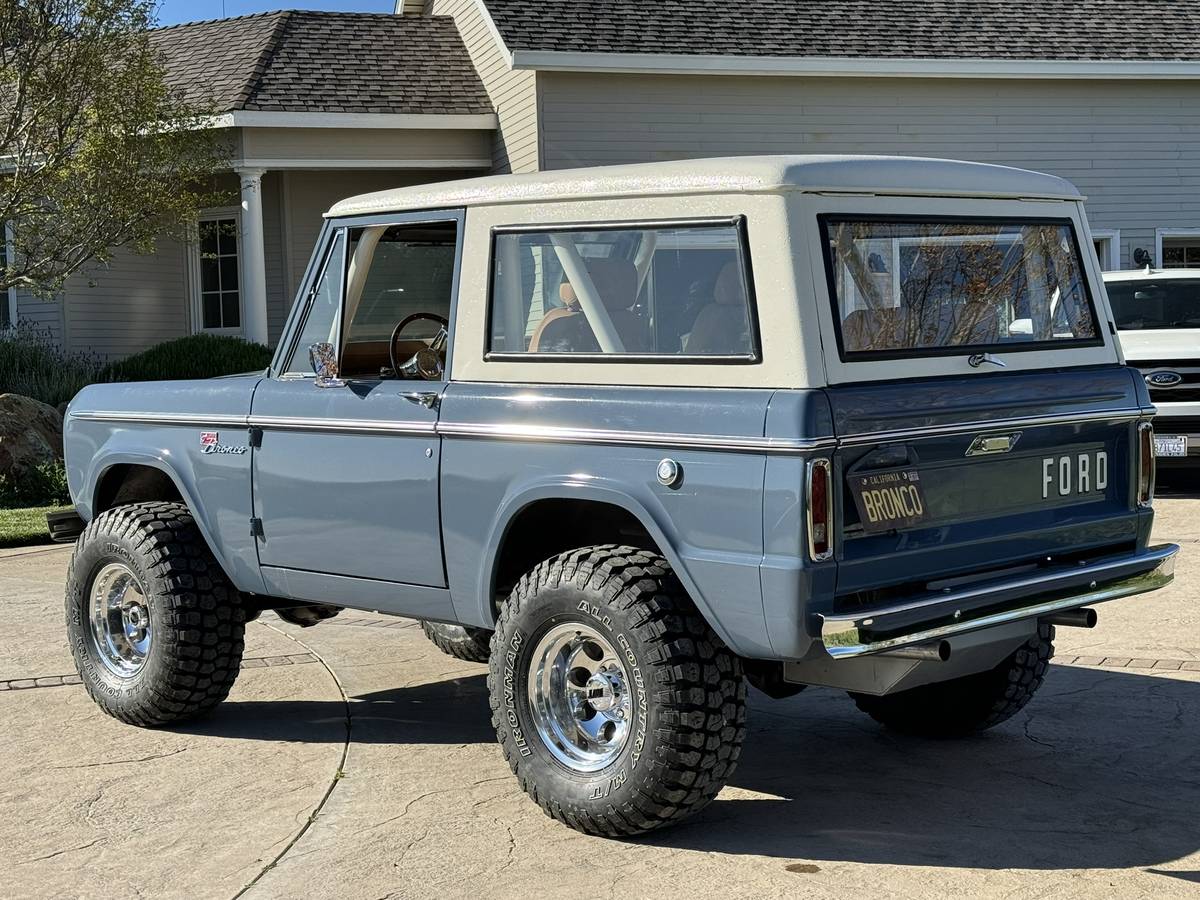 Ford-Bronco-1969-blue-4