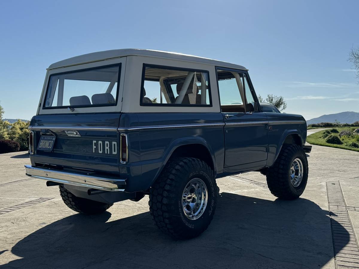 Ford-Bronco-1969-blue-6