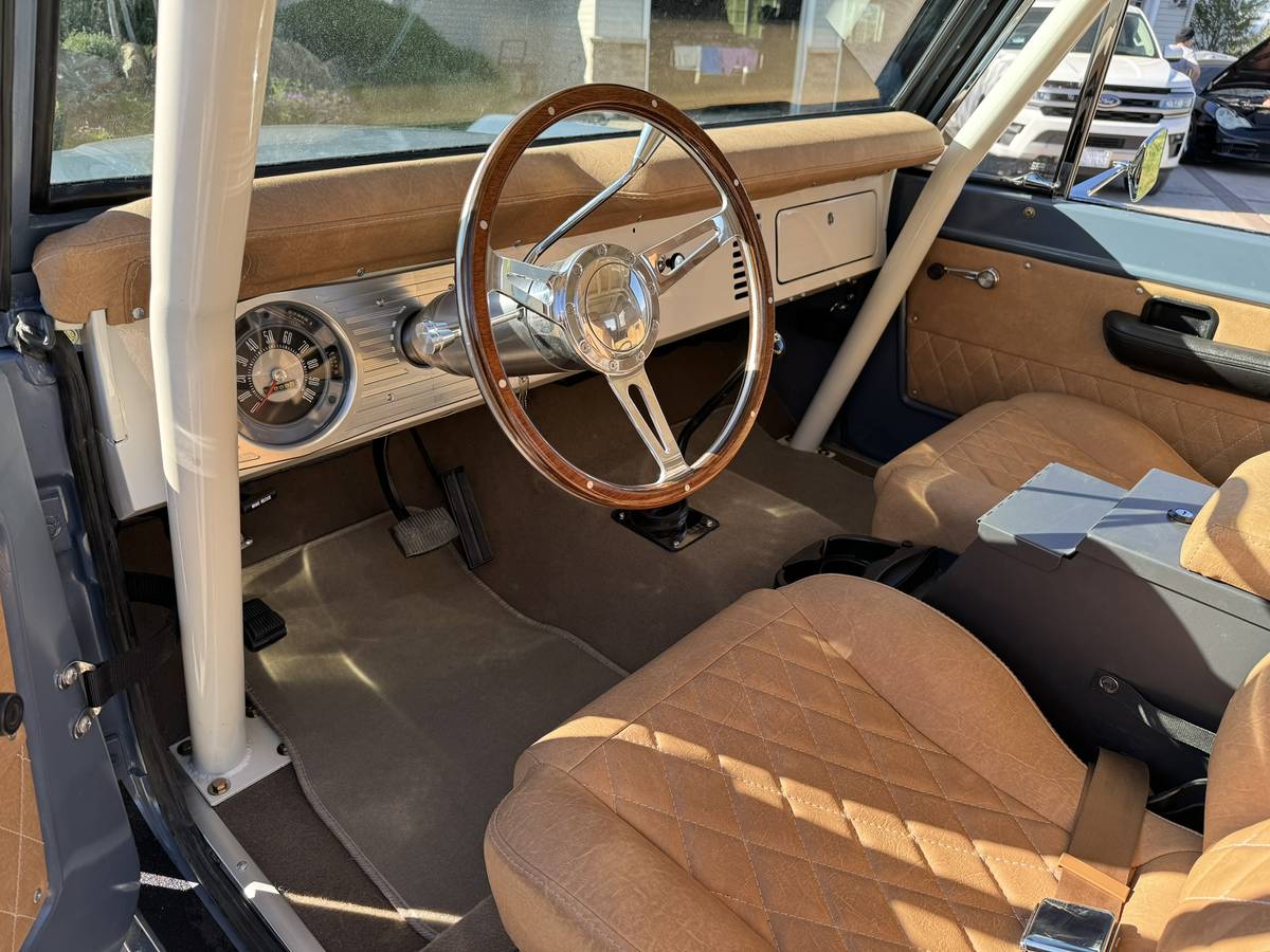 Ford-Bronco-1969-blue-7