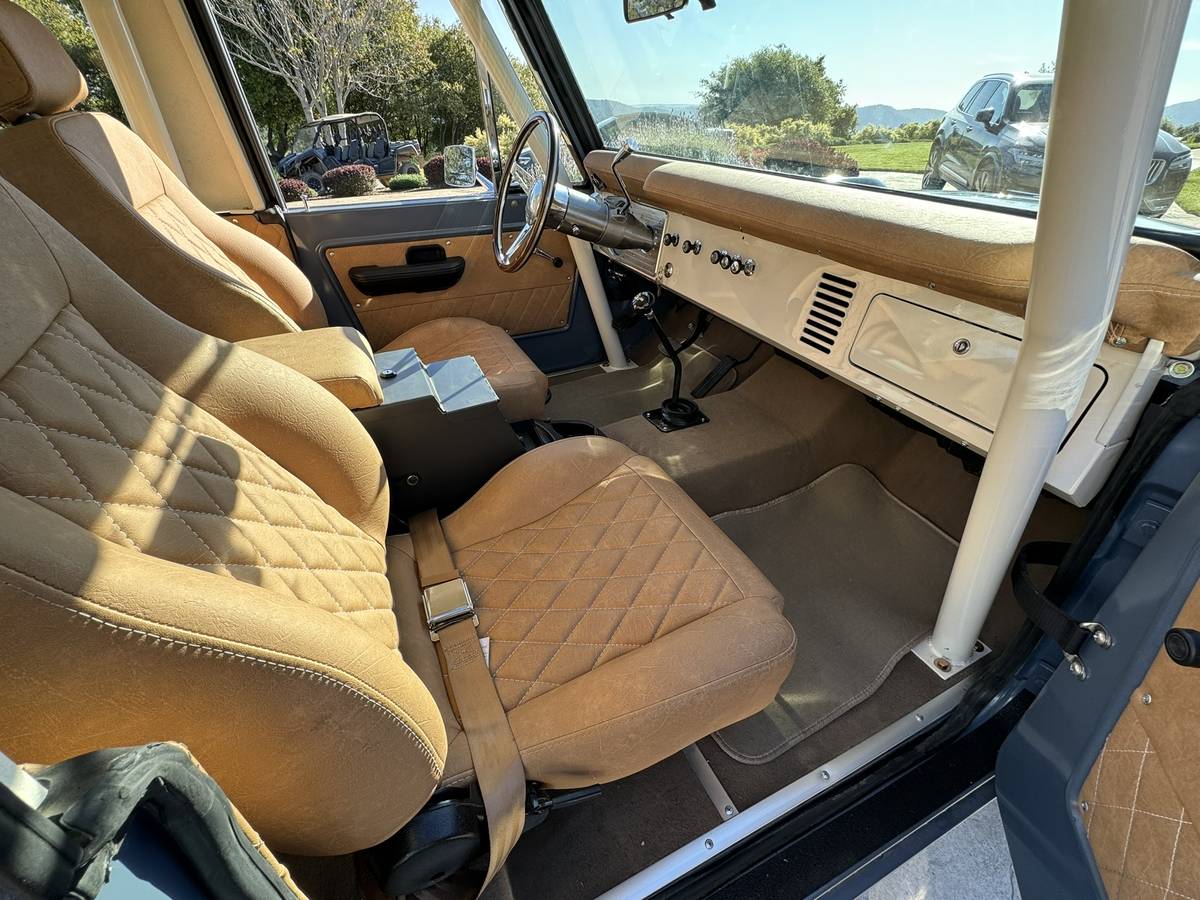 Ford-Bronco-1969-blue-8