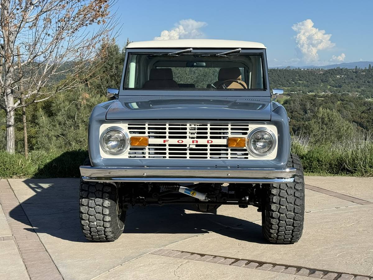 Ford Bronco  1969 blue