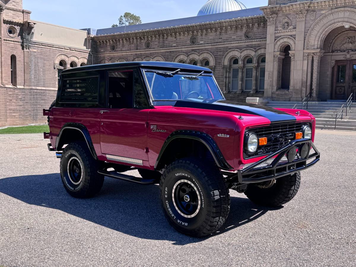 Ford-Bronco-1969-red-1