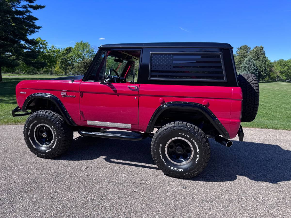 Ford-Bronco-1969-red-11