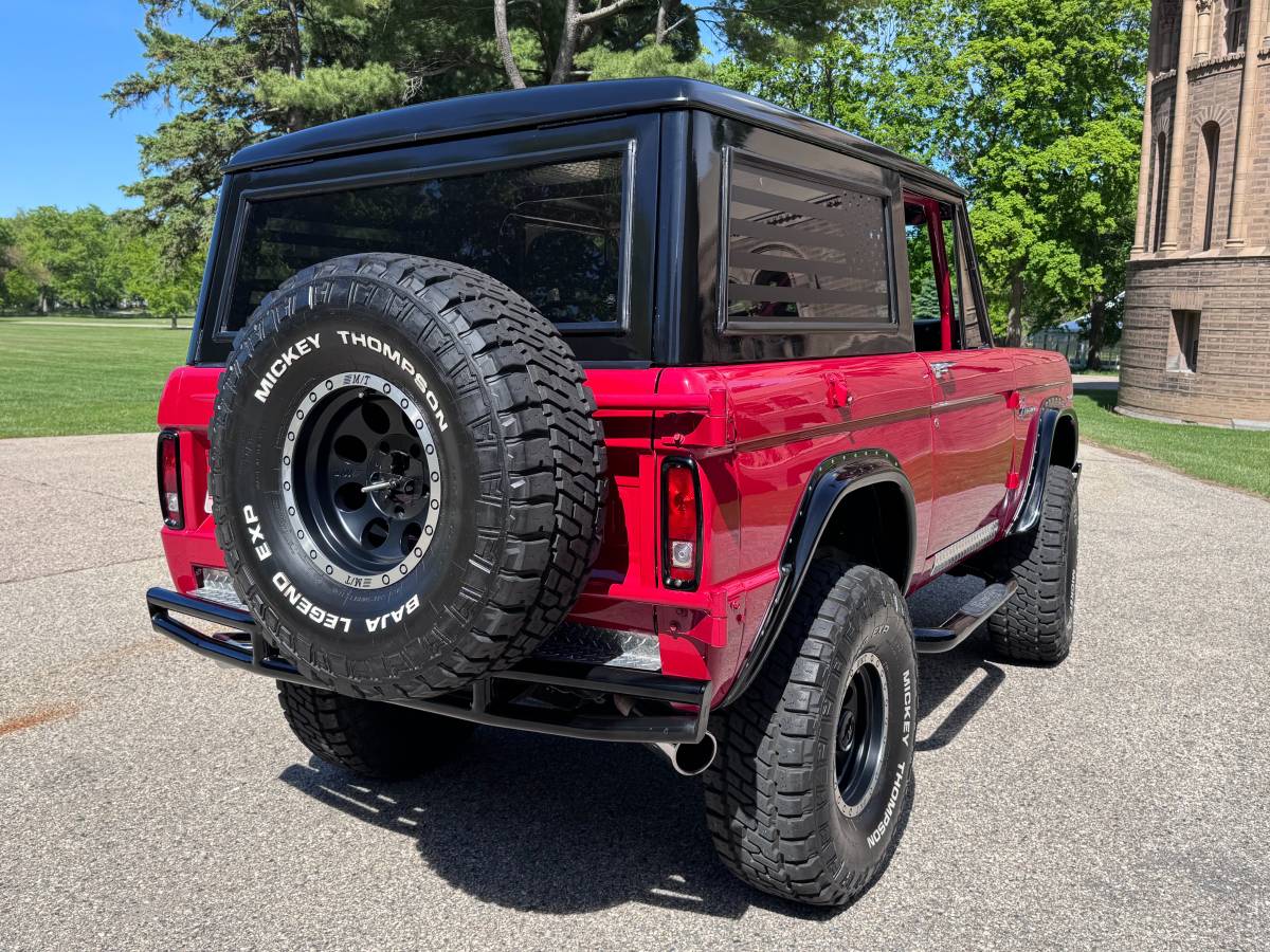Ford-Bronco-1969-red-2