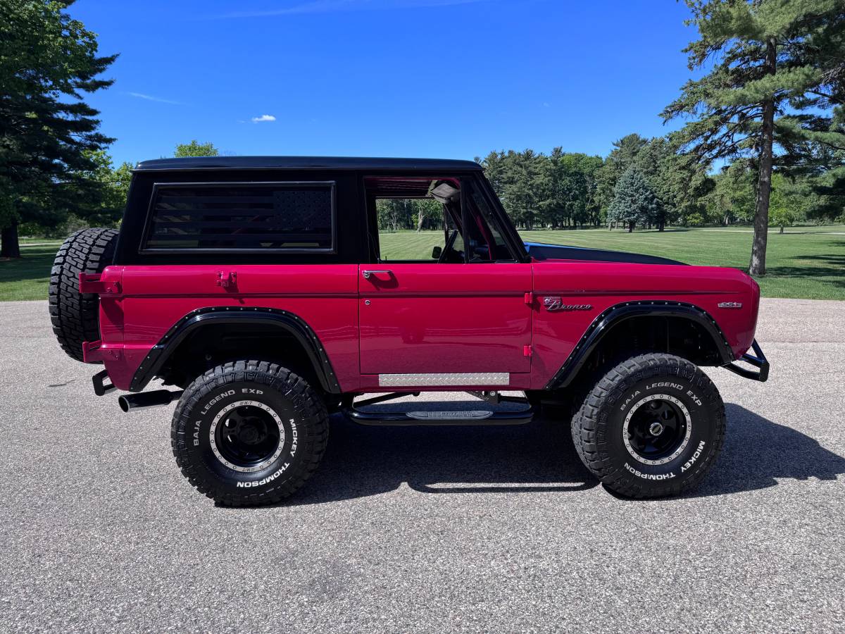 Ford-Bronco-1969-red-5