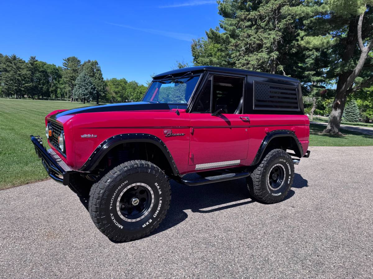 Ford-Bronco-1969-red-8