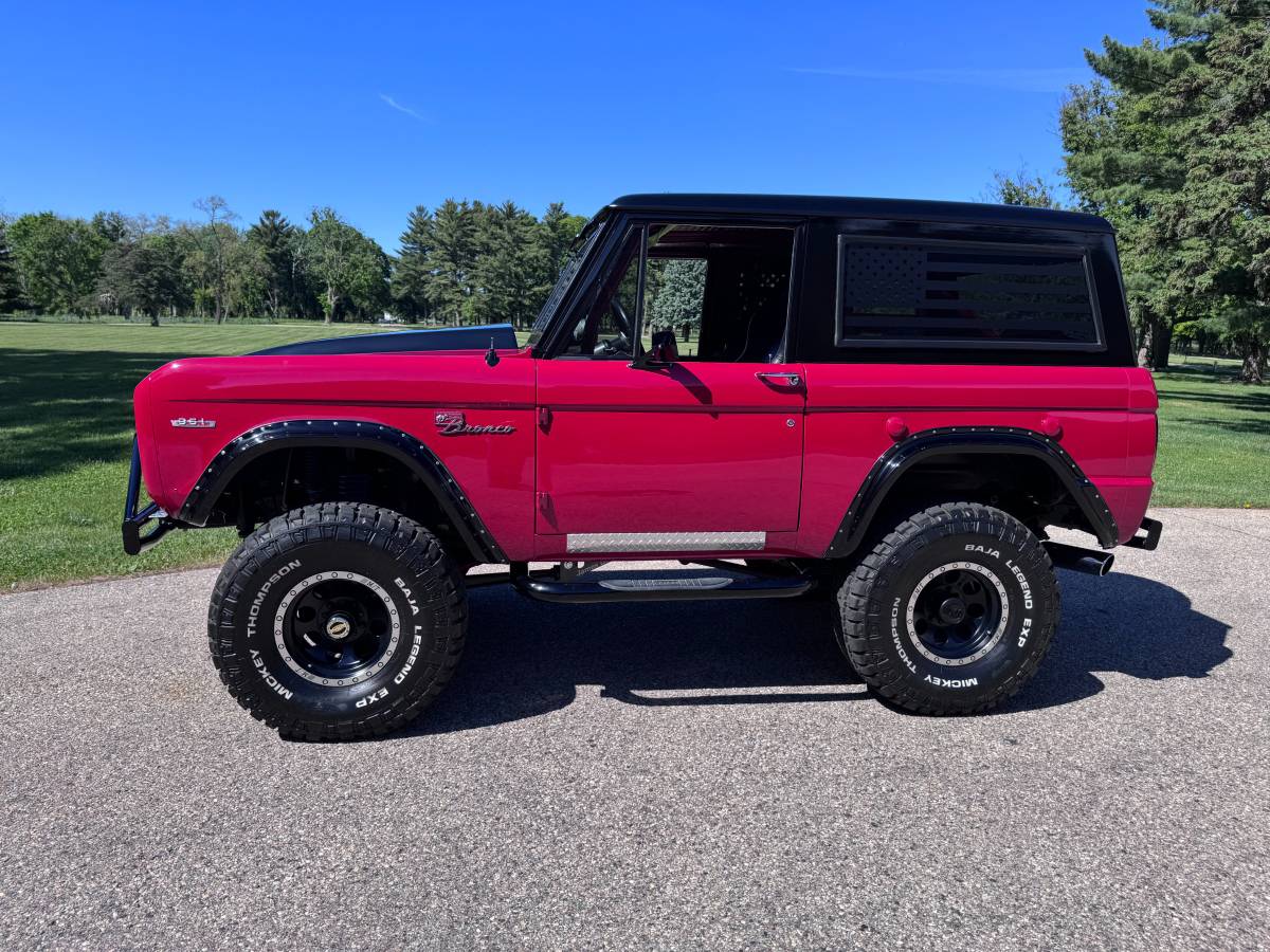Ford-Bronco-1969-red-9
