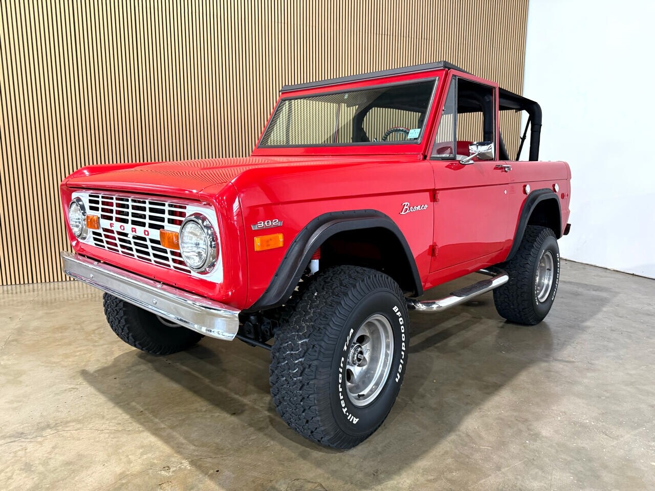 Ford-Bronco-1971-SUV-1