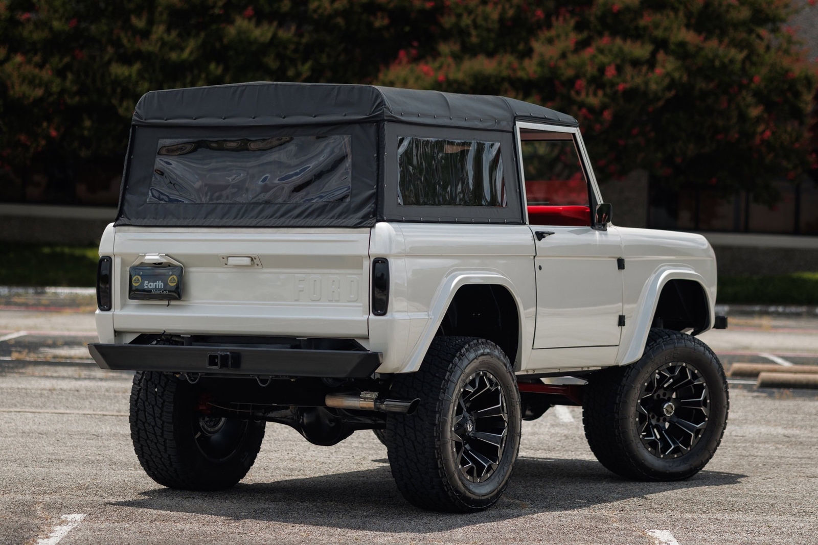 Ford-Bronco-1971-SUV-10