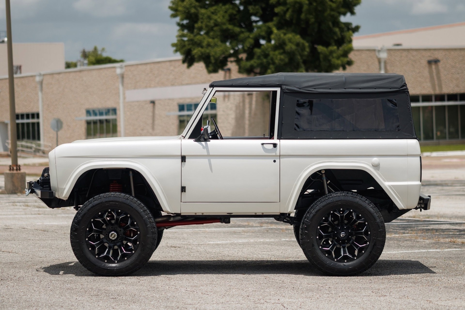 Ford-Bronco-1971-SUV-16